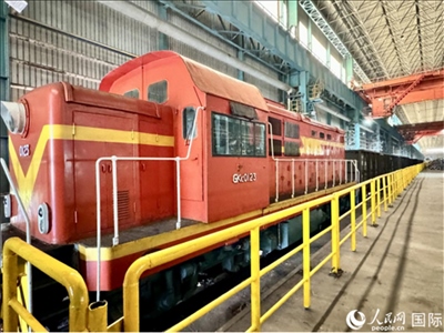 運(yùn)輸通鋼產(chǎn)品的火車。人民網(wǎng) 謝瑩攝