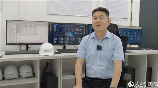 哈薩克斯坦能源投資公司副總經(jīng)理、總工程師張亮在接受人民網(wǎng)記者采訪。 人民網(wǎng)記者 葛泰佚攝