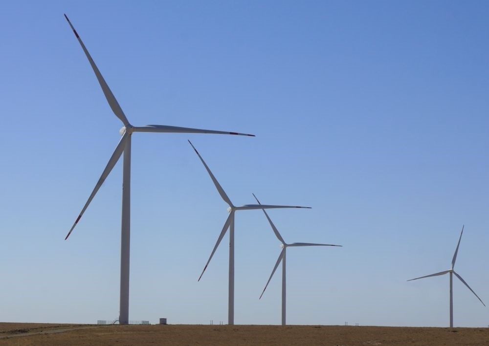 這是中哈合作的哈薩克斯坦札納塔斯100兆瓦風電項目（2022年9月13日攝）。新華社發(fā)（德米特里·瓦西連科 攝）