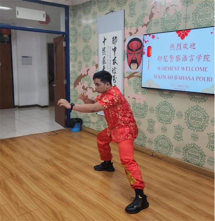 警察學(xué)員表演武術(shù)?；顒?dòng)主辦方供圖