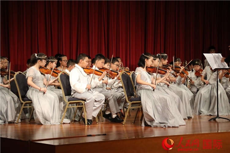 北京市學(xué)生金帆藝術(shù)團(tuán)的學(xué)生們演奏音樂。人民網(wǎng)記者 李志偉攝