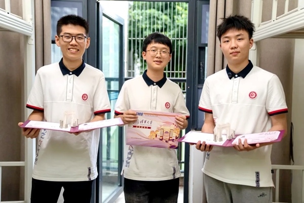 王子源（左）、母翰堯（中）、郭洋君（右）。清華大學供圖