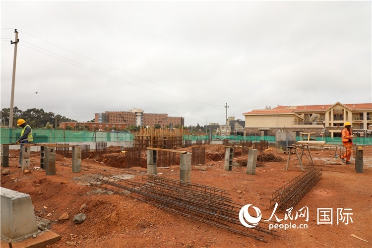 圖為孔子學(xué)院項目施工現(xiàn)場。人民網(wǎng)記者 沈小曉攝。