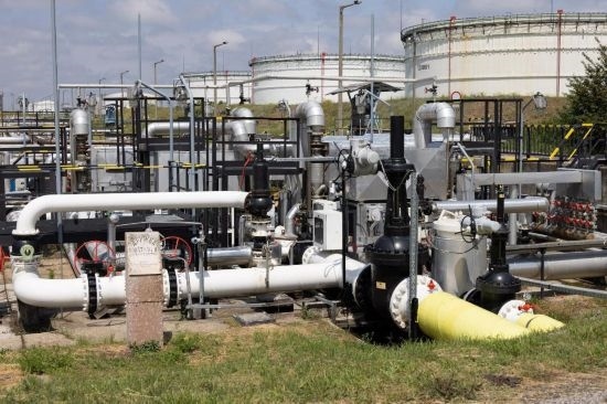 這是2022年5月24日在匈牙利薩茲豪隆包陶多瑙河煉油廠拍攝的連接匈牙利和俄羅斯的“友誼”輸油管道入口點。新華社發(fā)（弗爾季·奧蒂洛攝）