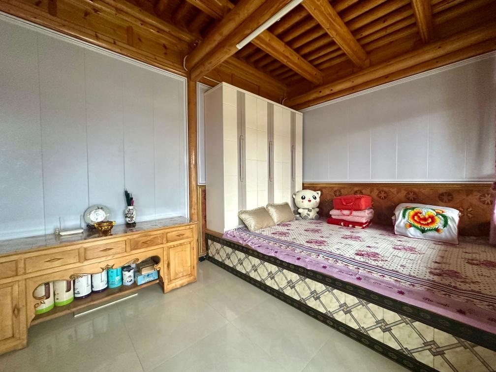 圖為7月13日拍攝的喇德燚家維修加固后的房屋一角。新華社記者 張子琪 攝