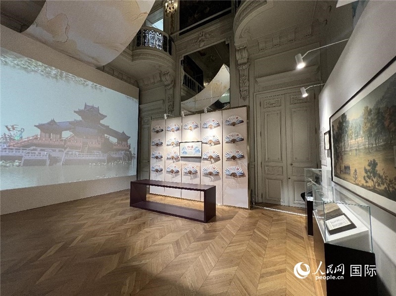 中國風與法國經(jīng)典建筑相互融合。 人民網(wǎng)記者 何蒨攝