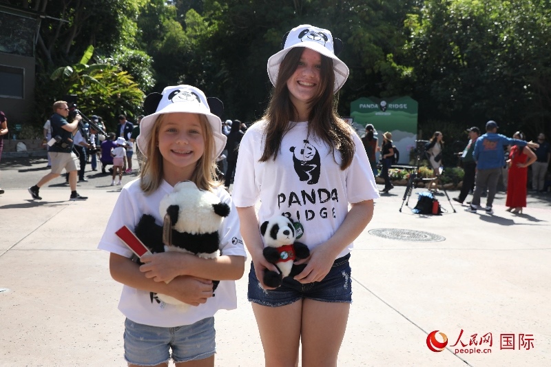 3、美國當(dāng)?shù)卦S多民眾來圣迭戈動物園看熊貓。 人民網(wǎng)記者 李志偉攝