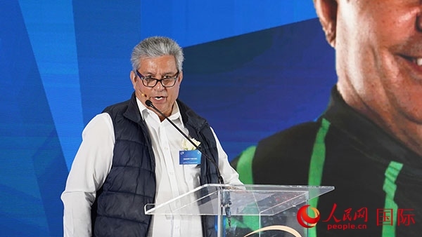 茨瓦尼市市長委員會成員漢內(nèi)斯·科茲致辭。人民網(wǎng) 張茜攝