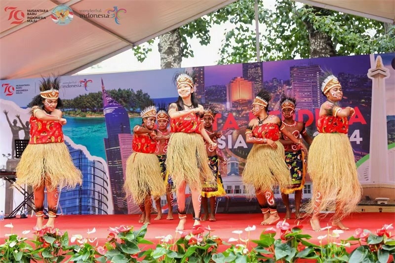 印尼在華留學生表演民族特色舞蹈。