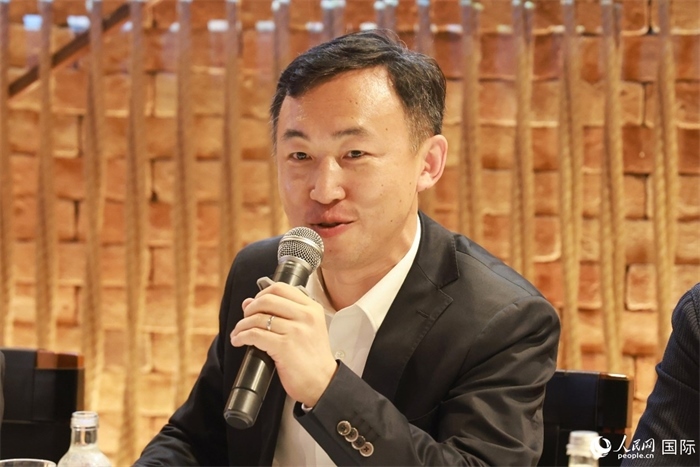 中國(guó)駐里約熱內(nèi)盧代總領(lǐng)事王海濤在座談會(huì)上致辭。人民網(wǎng)記者 陳海琪攝