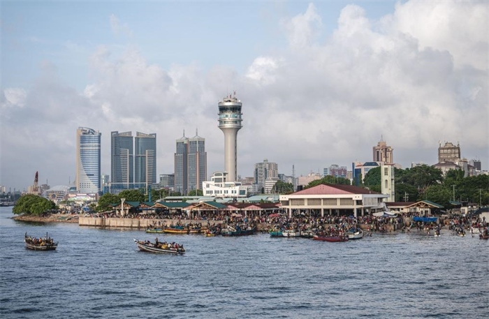 這是2023年12月29日拍攝的坦桑尼亞達(dá)累斯薩拉姆漁港。新華社記者王冠森攝