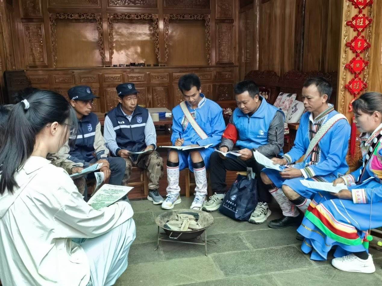 騰沖市猴橋鎮(zhèn)猴橋村國門新村舉辦火塘?xí)?。人民網(wǎng)記者 孝金波攝