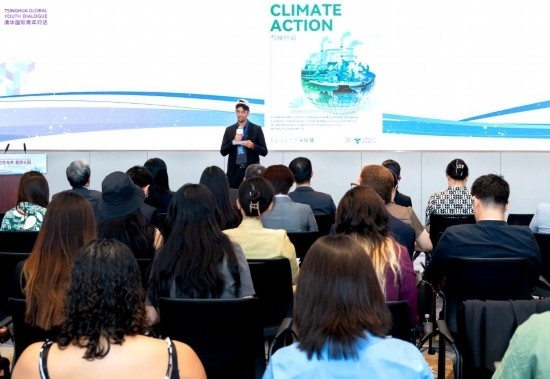 8月29日，在第二屆清華國際青年對話論壇活動上，正在清華大學(xué)攻讀藥學(xué)博士的埃及留學(xué)生阿姆爾·瓦赫巴分享中國之旅的感悟。新華社發(fā)（畢尚宏攝）