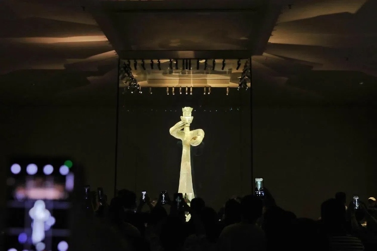 8月31日，亞洲媒體考察團(tuán)參訪三星堆博物館?！吨袊?jīng)濟(jì)周刊》記者肖翊攝