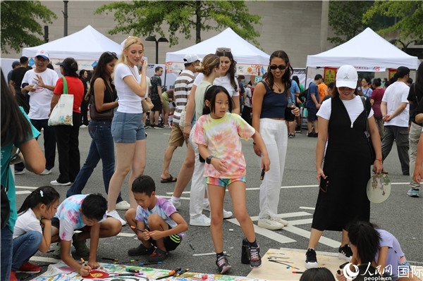 4、活動(dòng)吸引了很多小朋友參加。 人民網(wǎng)記者 李志偉攝