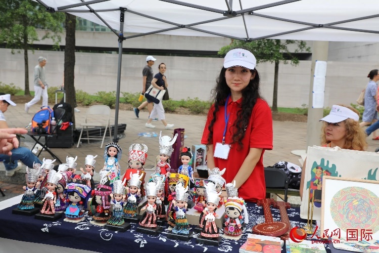 在今年活動(dòng)上，貴州代表團(tuán)設(shè)立的貴州非遺文化、“村BA”文創(chuàng)、貴州茶文化等展區(qū)。人民網(wǎng)記者 李志偉攝