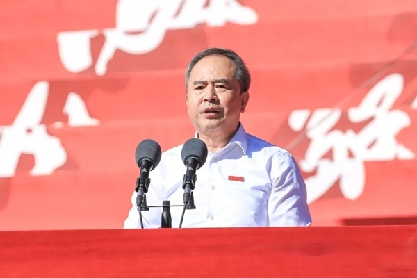 中國科學(xué)院院士、大連理工大學(xué)校長賈振元在2024級新生開學(xué)典禮上致辭。校方供圖