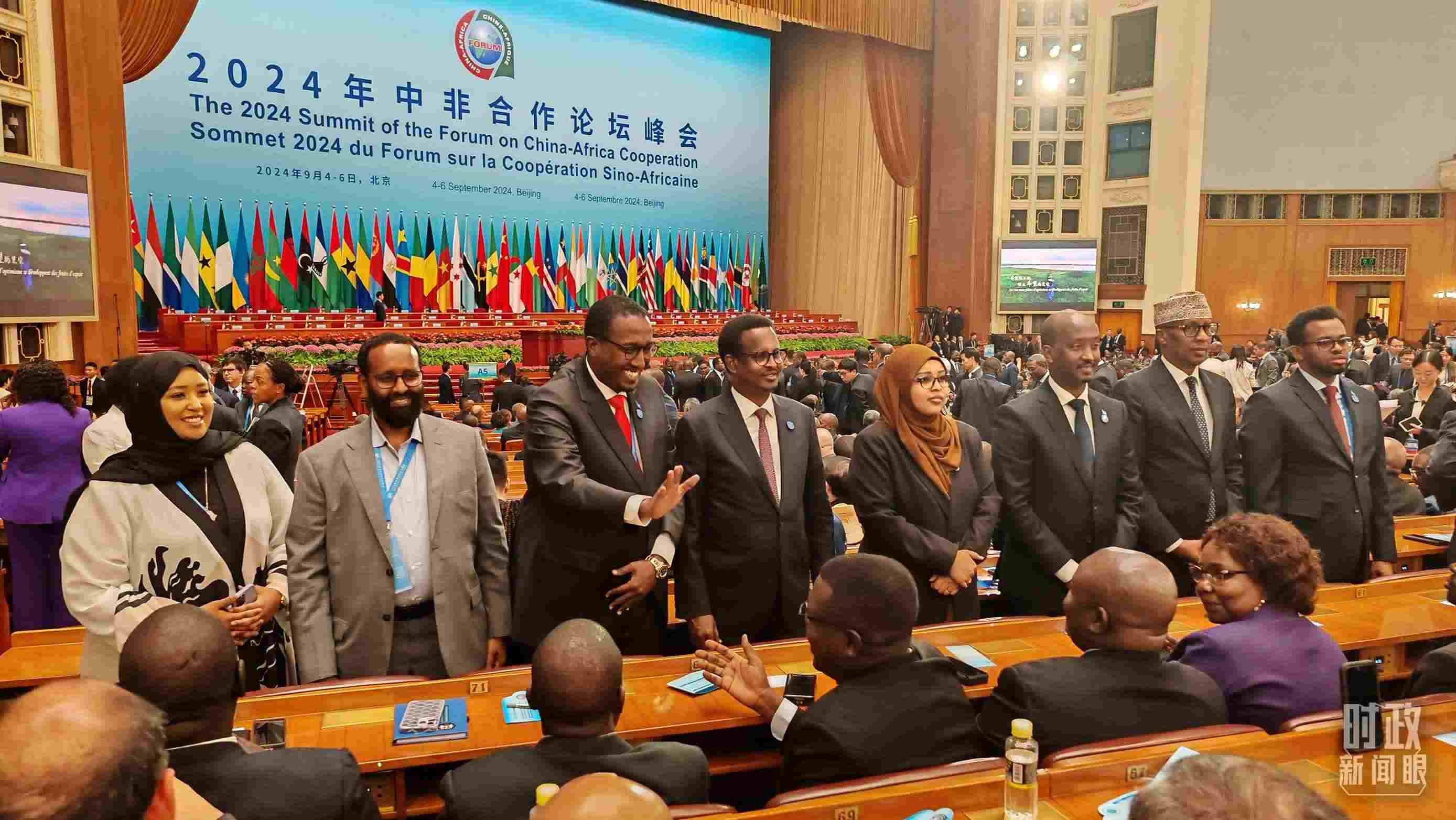  △峰會(huì)搭建溝通的橋梁。（總臺(tái)央視記者鄂介甫、周倜拍攝）