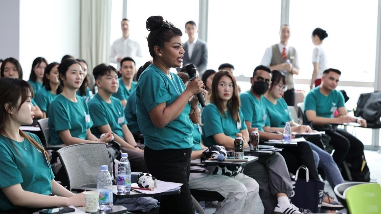 各方代表和在場(chǎng)嘉賓共同見證了培訓(xùn)基地的正式掛牌，活動(dòng)當(dāng)日還展開了培訓(xùn)試講環(huán)節(jié)。