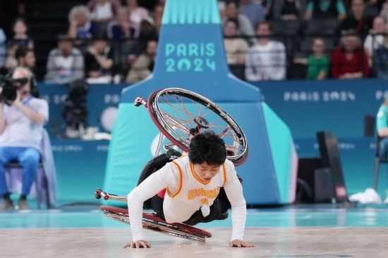 巴黎殘奧會(huì)｜“撞車(chē)、摔倒，我們都習(xí)慣了”
