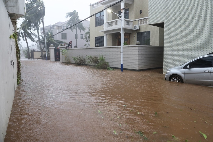 臺風(fēng)“摩羯”導(dǎo)致海南部分地區(qū)出現(xiàn)洪澇。新華社記者 張麗蕓 攝