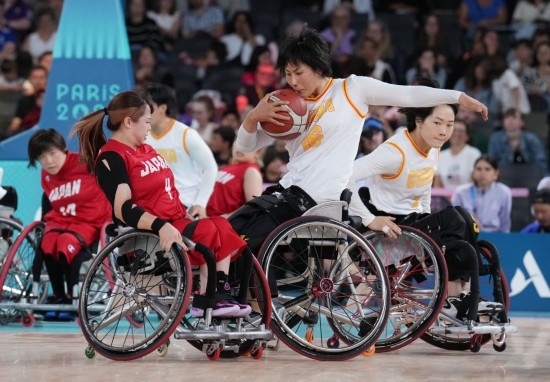 巴黎殘奧會(huì)｜“撞車(chē)、摔倒，我們都習(xí)慣了”