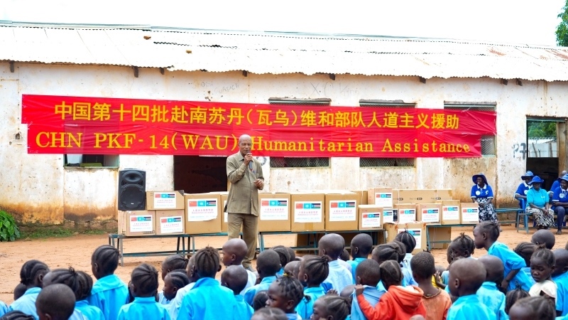 當(dāng)?shù)卣砀屑ぶ袊俦?。王軍杰攝