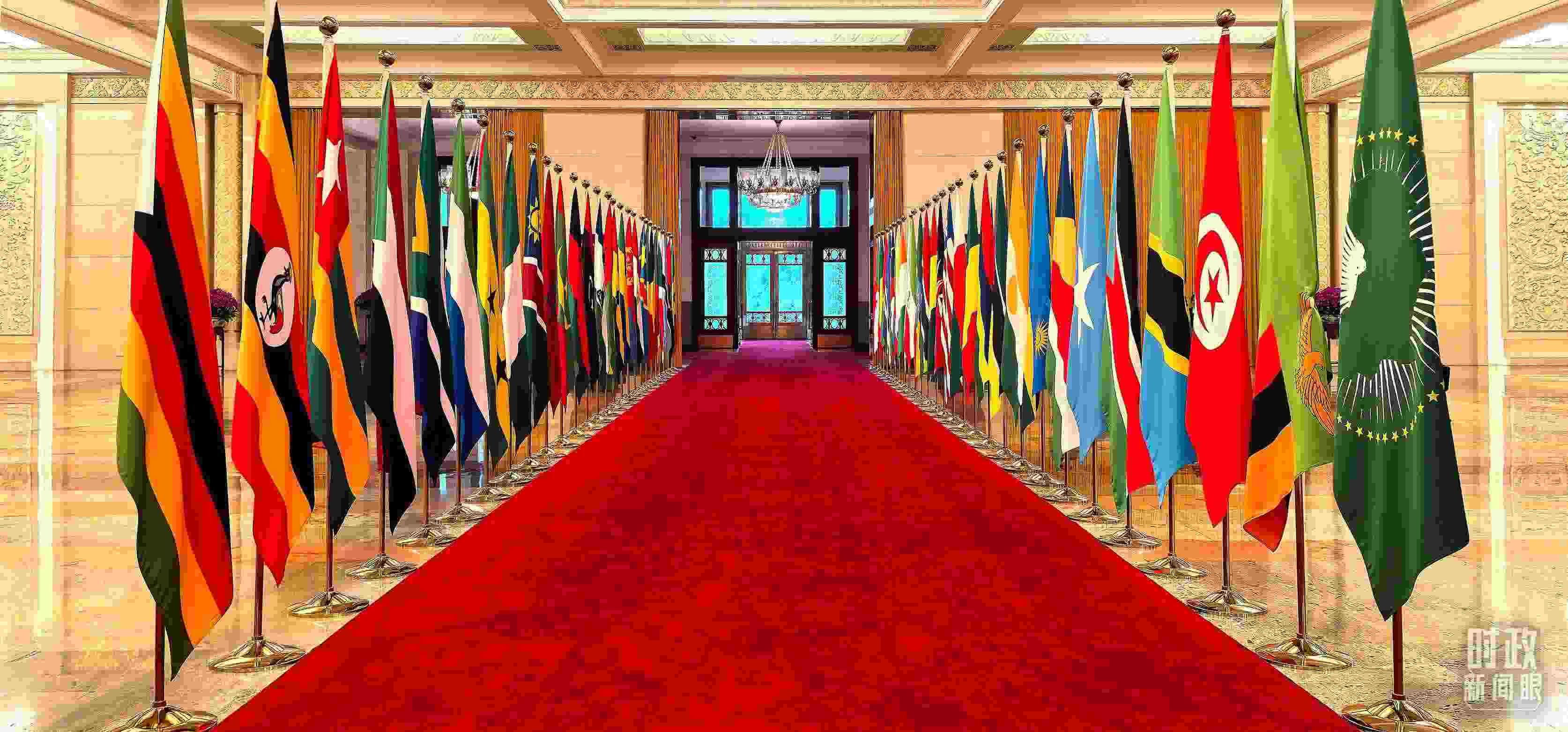 人民大會(huì)堂擺放的旗陣。（總臺(tái)央視記者馬超拍攝）