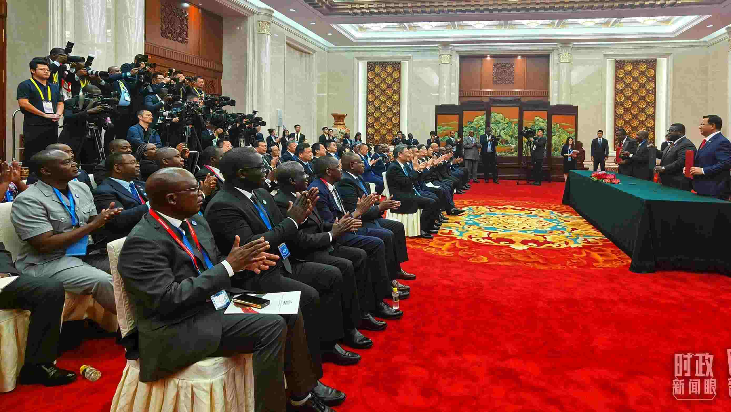 《坦贊鐵路激活項(xiàng)目諒解備忘錄》簽署現(xiàn)場。（總臺(tái)央視記者曹亞星拍攝）