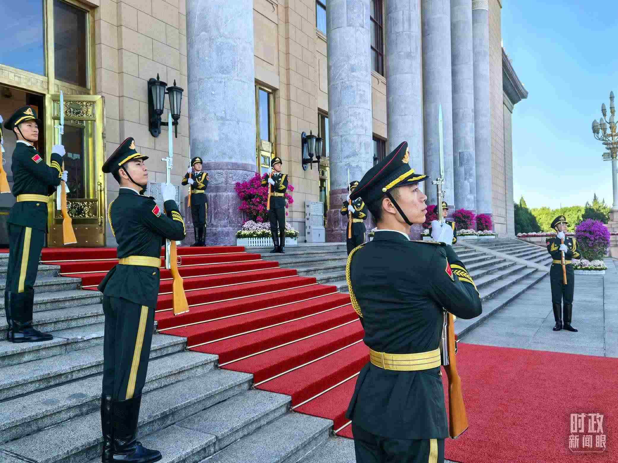 禮兵列隊(duì)迎接外賓。（總臺(tái)央視記者鐘銳拍攝）