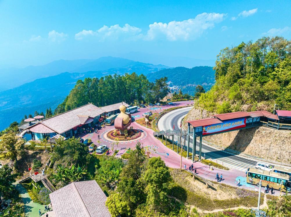 這是位于班洪鄉(xiāng)班洪村下班壩自然村的葫蘆王地AAAA級(jí)景區(qū)游客服務(wù)中心。（滄源縣融媒體中心供圖）