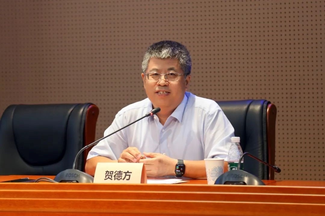 國務(wù)院參事、科技部原副秘書長、中國科技評估與成果管理研究會理事長賀德方致辭。主辦方供圖