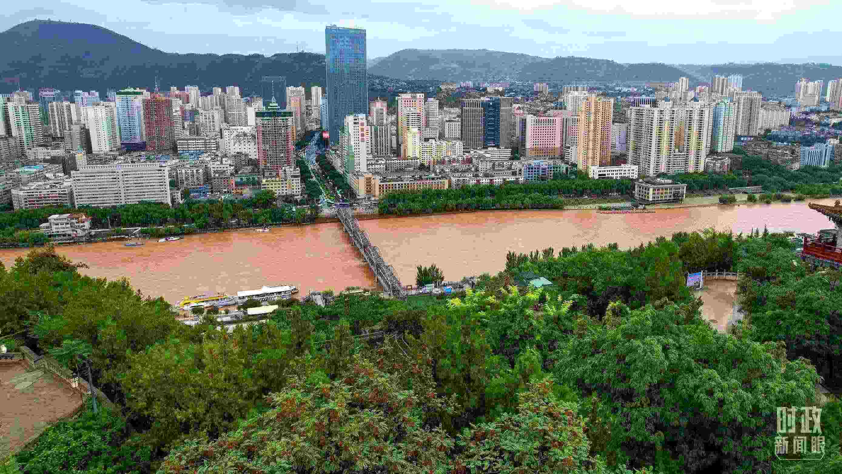 △黃河蘭州中山橋段。（總臺(tái)記者馬凌峰拍攝）