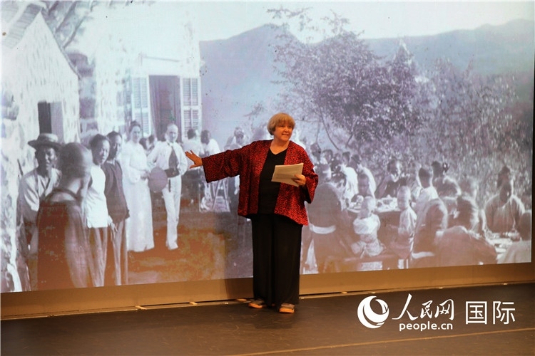 2、美國“鼓嶺之友”代表穆言靈講述友好故事。 人民網(wǎng)記者 李志偉攝