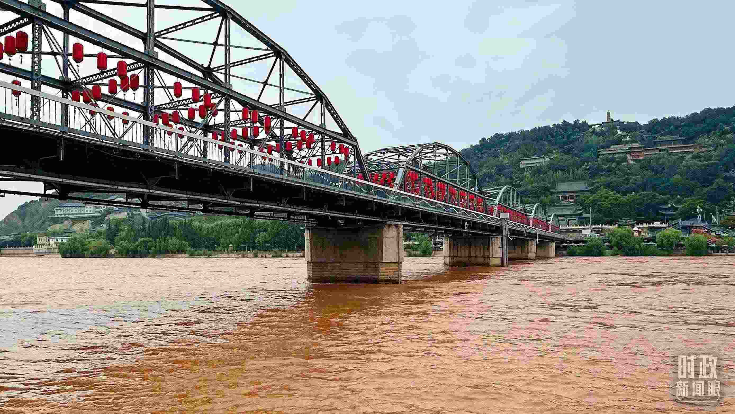 △黃河蘭州中山橋段。（總臺(tái)央視記者范一鳴拍攝）