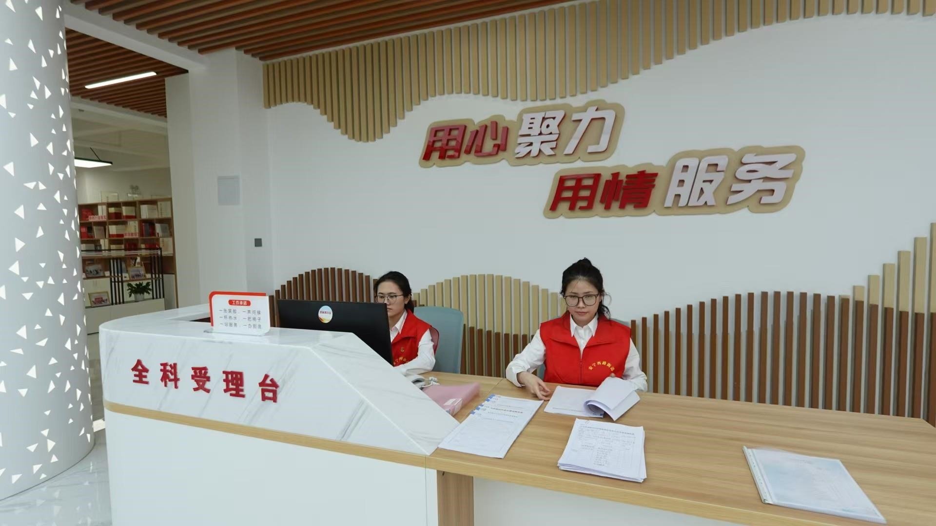 △這是蘭州市棗林西社區(qū)黨群服務(wù)中心。（總臺(tái)央視記者范凱拍攝）