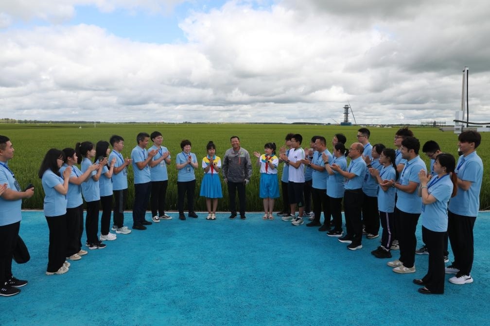 哈爾濱工業(yè)大學邀請農業(yè)專家周德華為學生講授水稻種植的故事。新華社發(fā)