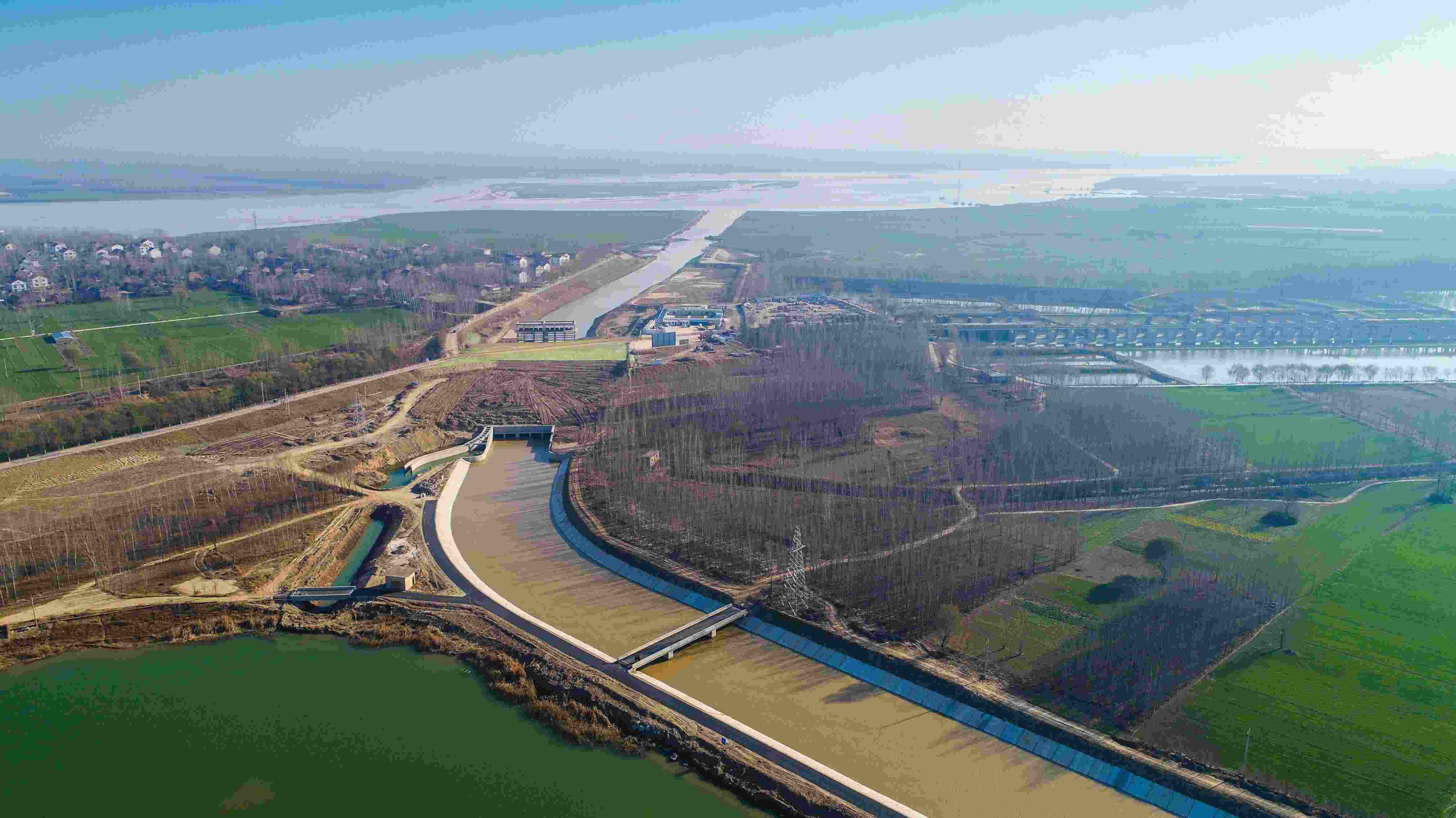 實(shí)施引黃入冀調(diào)水，助力華北地下水超采綜合治理和白洋淀生態(tài)環(huán)境修復(fù)。水利部水資源局供圖