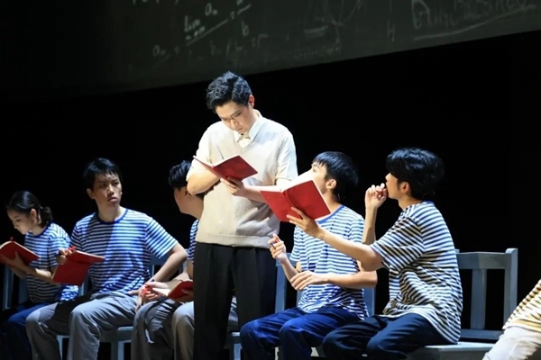 清華大學(xué)原創(chuàng)話劇《馬蘭花開》在國(guó)家大劇院上演。校方供圖