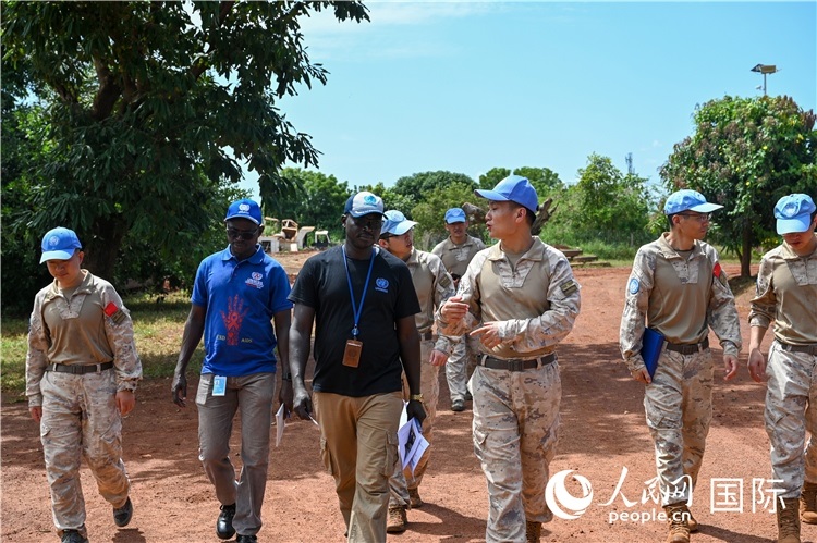 圖2 檢查組實地查驗。孫千攝