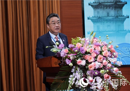 國(guó)—東盟中心秘書長(zhǎng)史忠俊在“走進(jìn)中華文明——海絲印記 世遺泉州”主題人文交流活動(dòng)中致辭。人民網(wǎng) 王婧攝