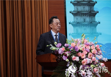 北京語(yǔ)言大學(xué)黨委書記倪海東在“走進(jìn)中華文明——海絲印記 世遺泉州”主題人文交流活動(dòng)中致辭。人民網(wǎng) 王婧攝