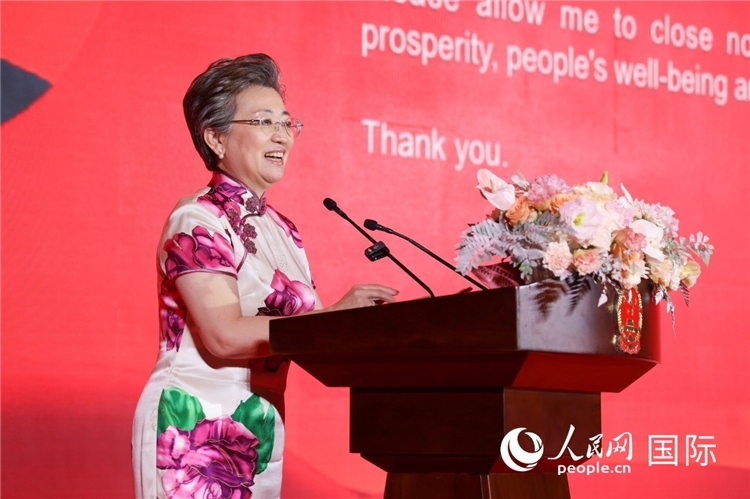 中國駐迪拜總領(lǐng)事歐渤芊致辭。人民網(wǎng)記者任皓宇攝