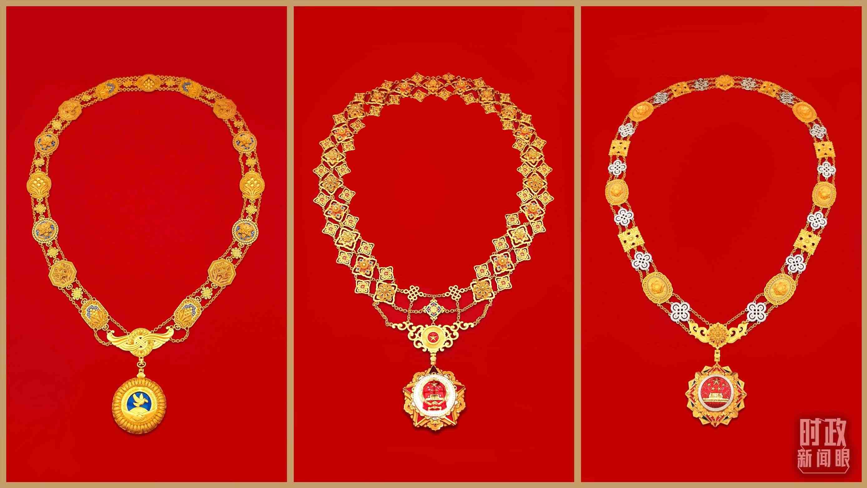“共和國勛章”（中）、“友誼勛章”（左）和國家榮譽(yù)稱號獎(jiǎng)?wù)拢ㄓ遥?。（總臺央視記者郭鴻、鄂介甫拍攝）