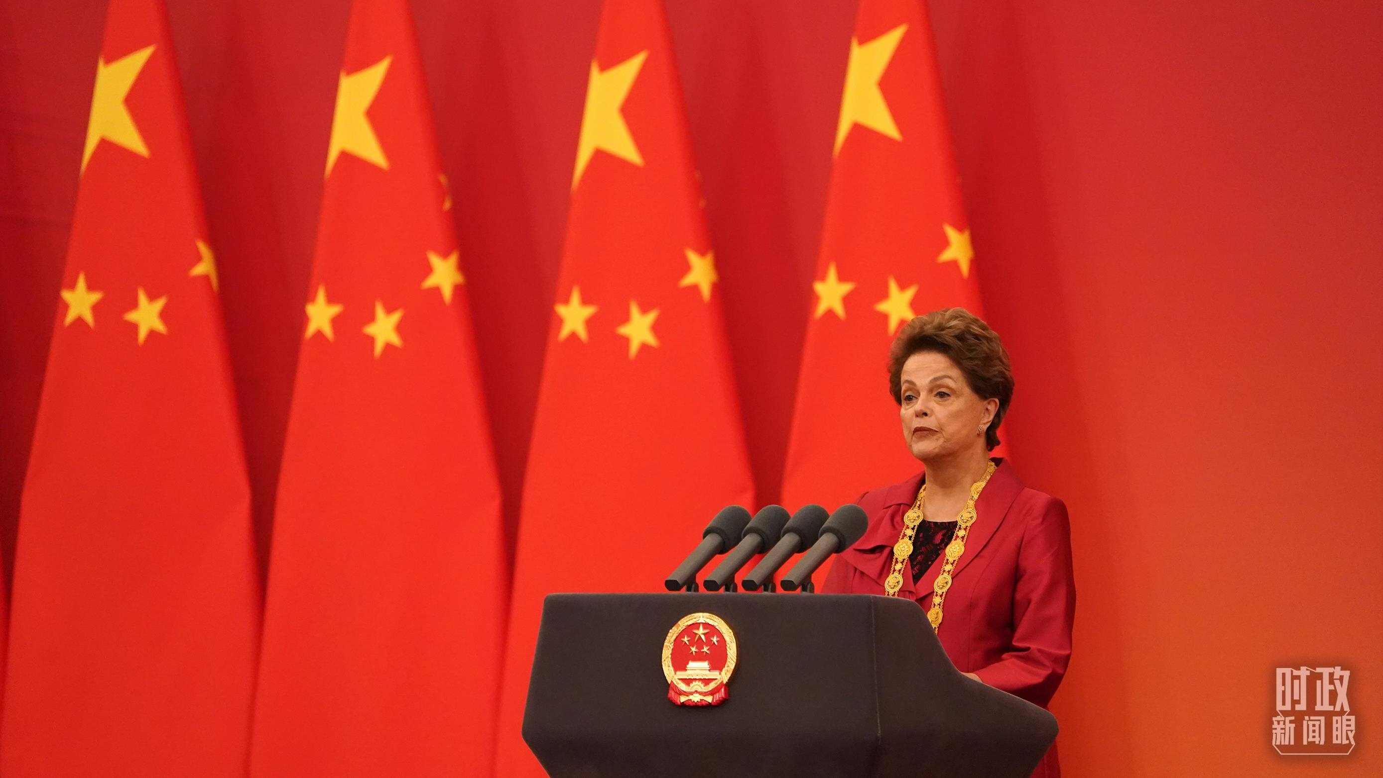 “友誼勛章”獲得者迪爾瑪·羅塞芙在頒授儀式上發(fā)言。（總臺記者李晉拍攝）