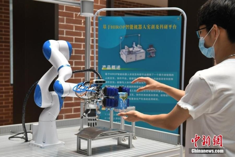  資料圖：高校為學生打造先進科研平臺。中新社記者 陳楚紅 攝