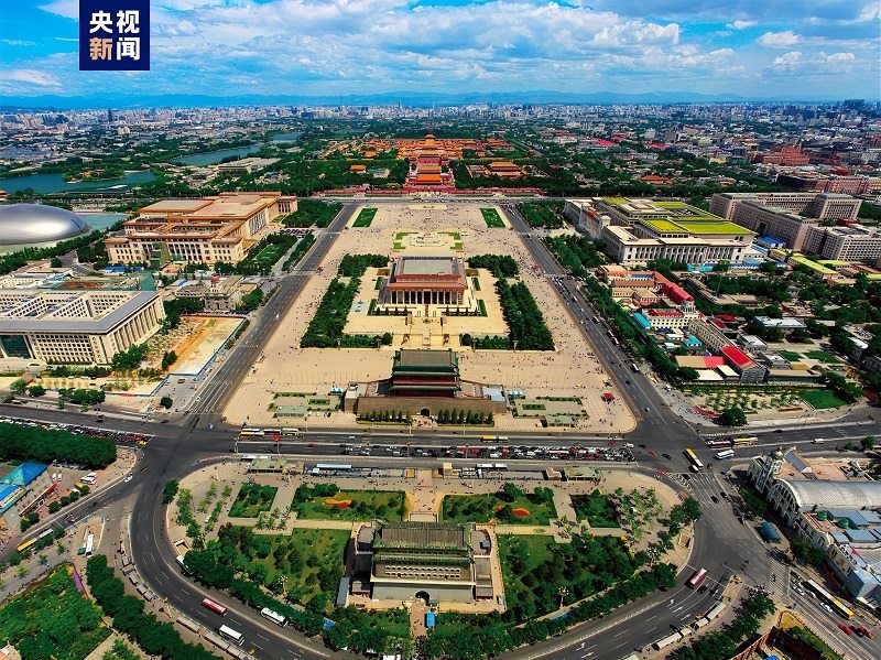 △全長7.8公里的北京中軸線上，分布有鐘鼓樓、景山、故宮等15處遺產(chǎn)構成要素。