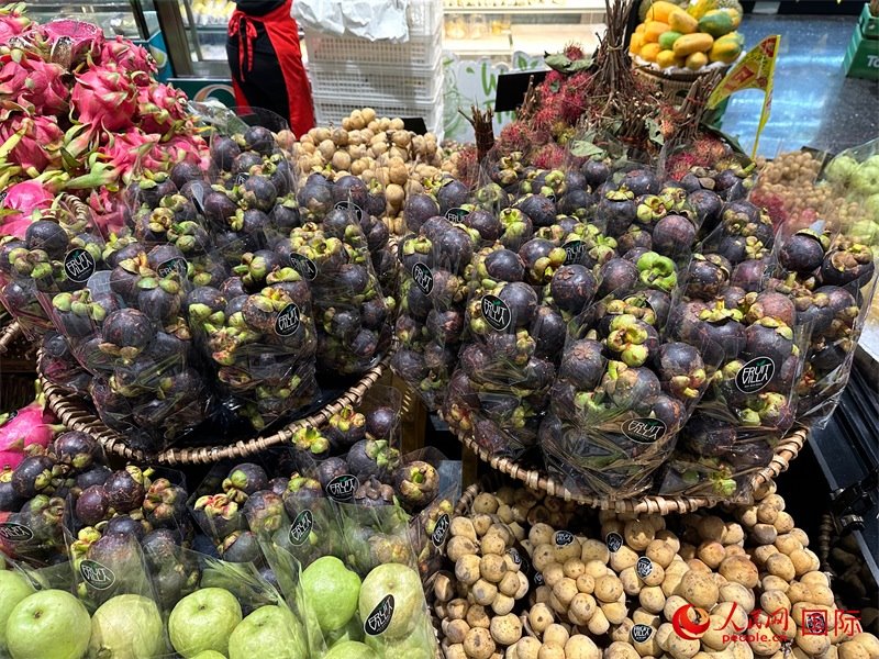 泰國(guó)超市售賣的山竹。人民網(wǎng)記者 簡(jiǎn)承淵攝