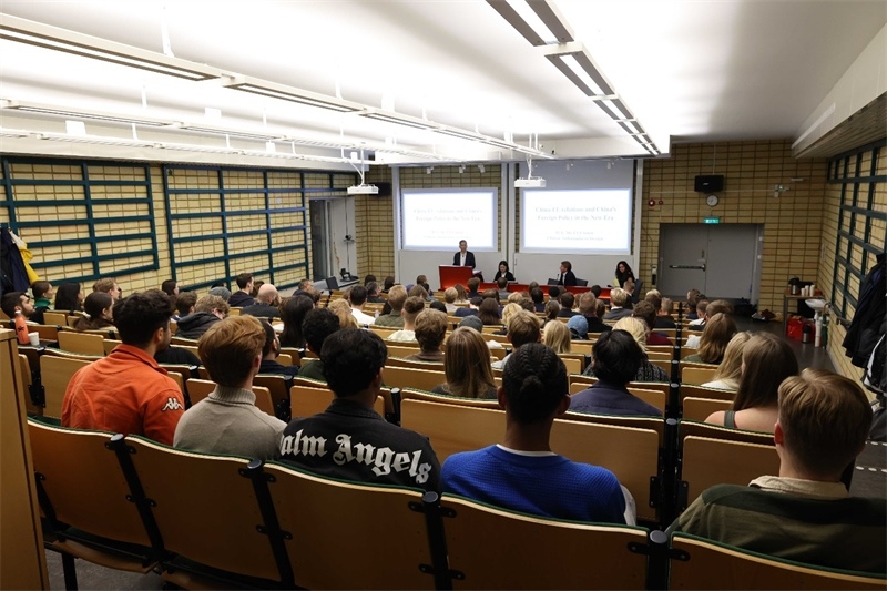 中國駐瑞典大使崔愛民訪問烏普薩拉大學(xué)并發(fā)表演講。中國駐瑞典大使館供圖