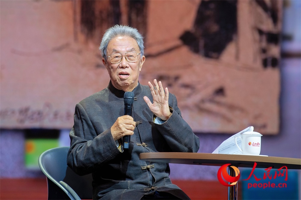 王蒙以《與時代同行 與人民同心》為題演講。人民網記者 翁奇羽攝